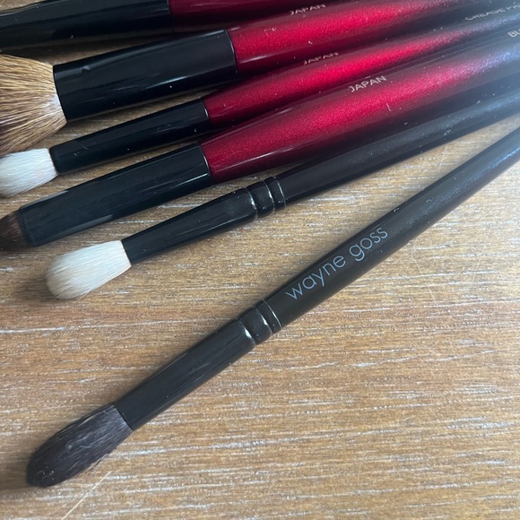 Sonia G and Wayne Goss Makeup Brushes - Picture 12 of 13